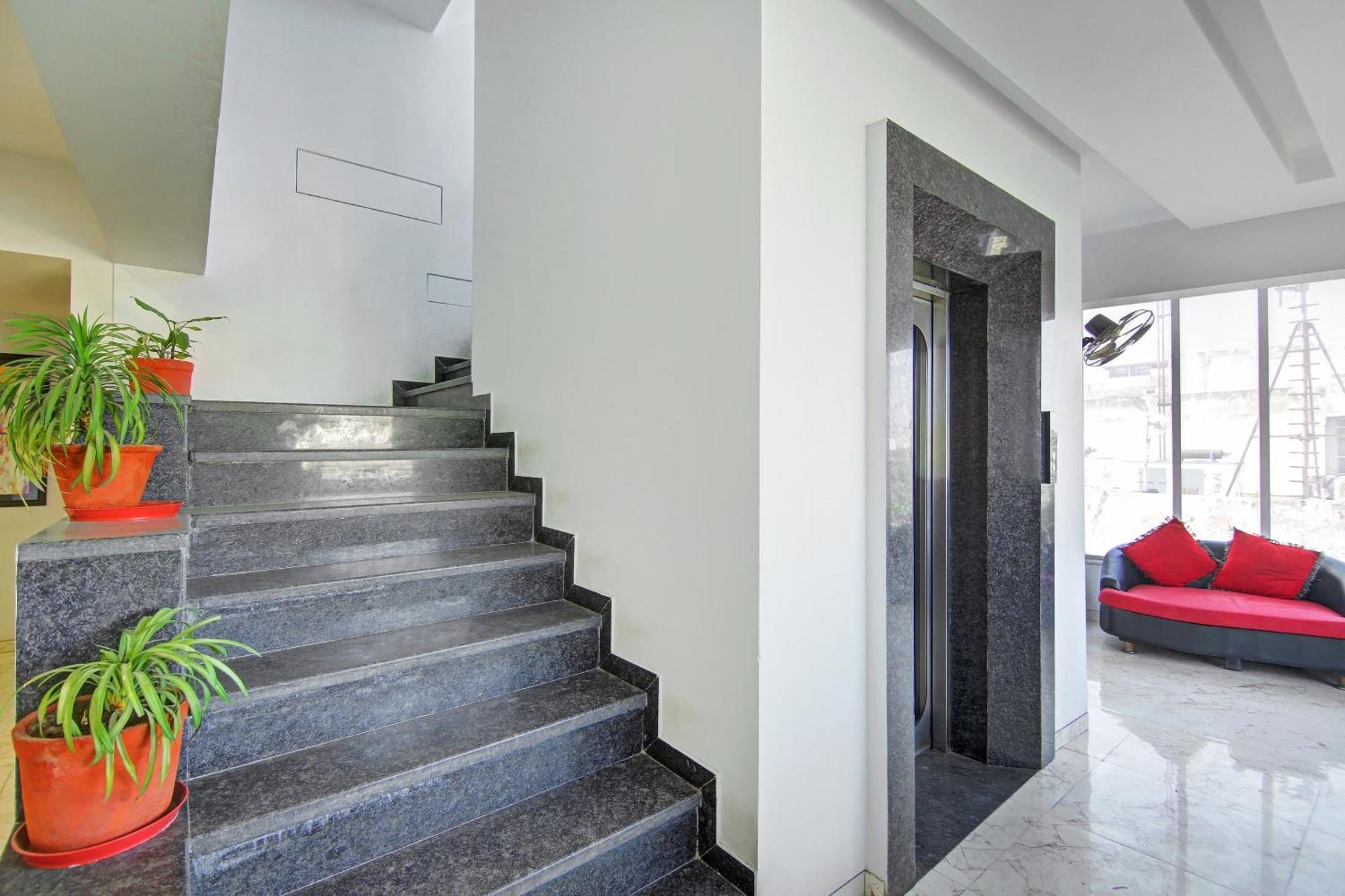 Super Townhouse Geetanjali Inn Gurgaon Esterno foto