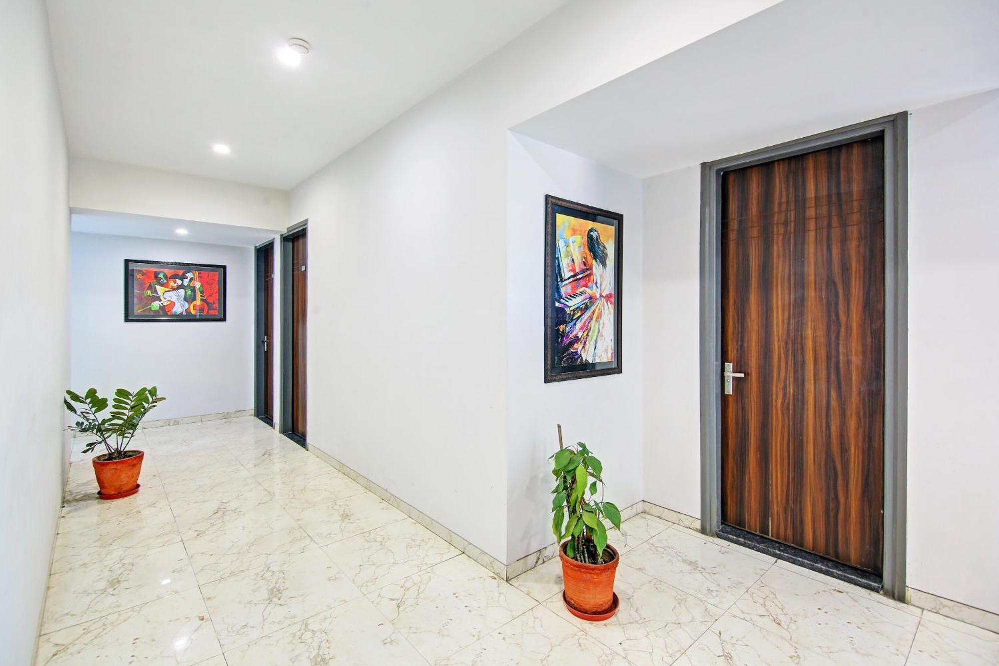 Super Townhouse Geetanjali Inn Gurgaon Esterno foto